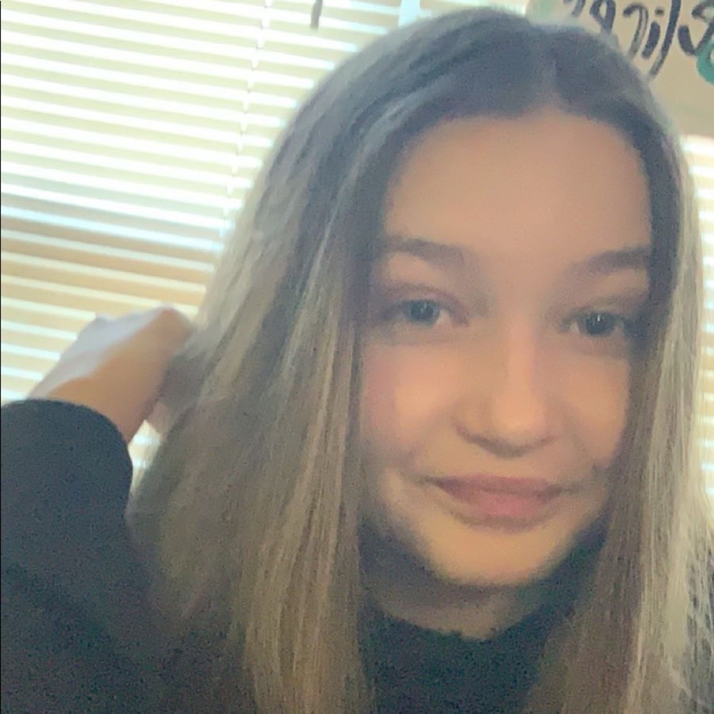 Meet your Posher, Adrianna